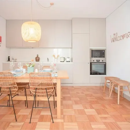 アパート Liiiving In - Alma De Santa Catarina ポルト